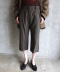 BUTTON DETAIL CAPRI PANTS