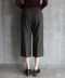 BUTTON DETAIL CAPRI PANTS