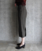 BUTTON DETAIL CAPRI PANTS